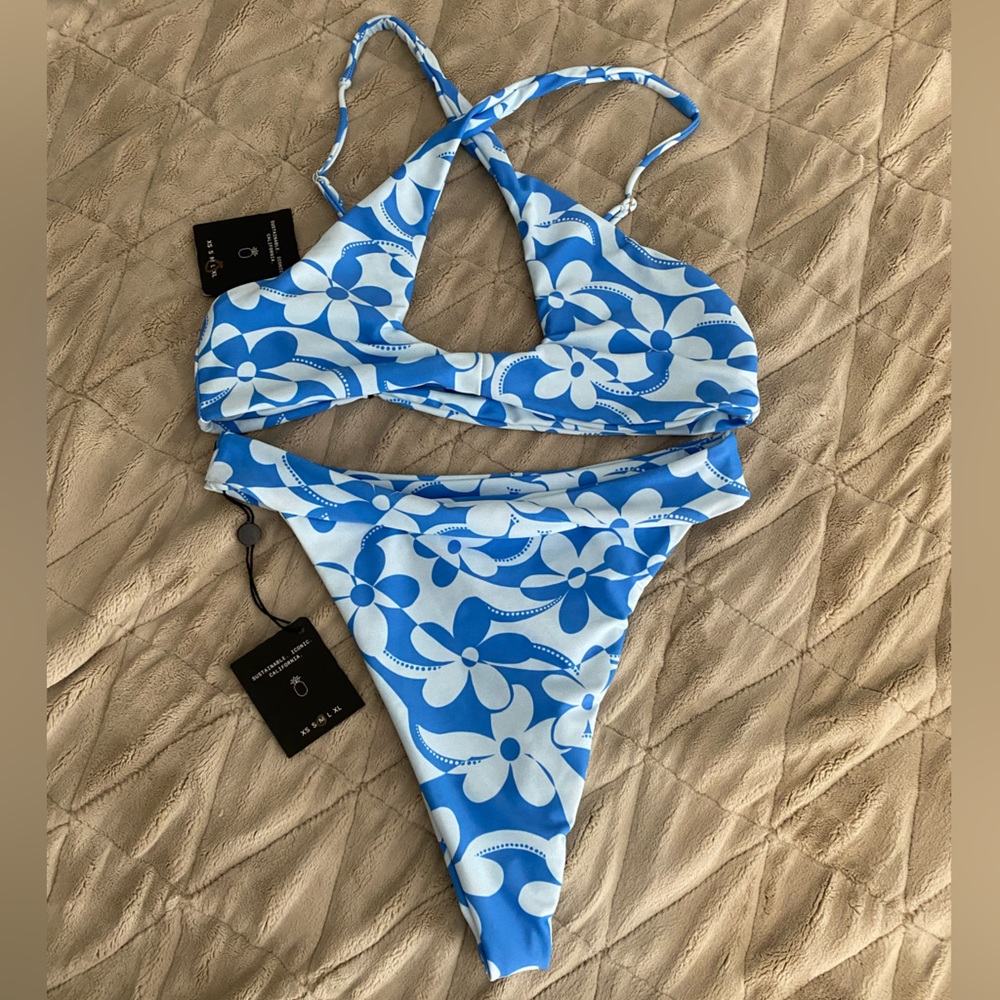 COPY - NWT Skatie Bikini Large top Medium bottom